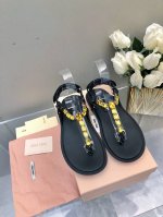 MiuMiu*缪缪 25春夏大热走秀款 走秀款出现在各大时装杂志封面 各路明星、小红书博主着用～全新复古上脚尤为惊艳到你的一款闭眼入都是不会后悔 搭配还是可咸可