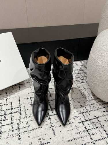 Isabel Marant 24 伊莎贝尔秋冬走秀款堆堆靴 一年四季都可以穿的靴子来了，一双封神的复古靴 简约复古设计，关键是舒适百分逛街日常都可，绝不会成为鞋