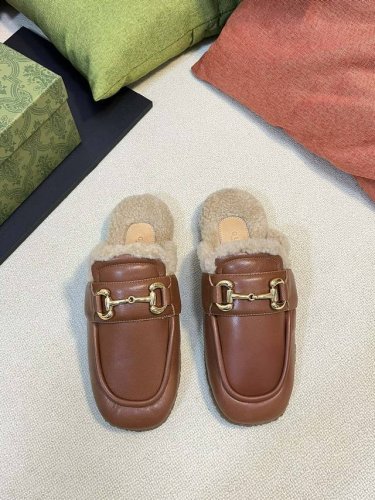 出厂： Gucc 24S I Fwnew Arrival～Gucci 羊毛衔扣穆勒鞋 半拖顶级版 购买两双原版拆皮拆格一比一还原，羊皮面 橡胶耐磨底，所有细节