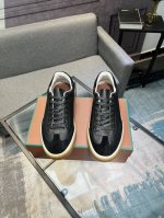 lp经典乐福鞋情侣款，意大利宝藏品牌，唯一能和爱马仕匹配的品牌！穿了才知道不能辜负我们的双脚，鞋面进口小羊绒，水染牛皮内里牛皮垫脚 官方原版玻璃胶大底、吊坠。独