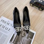 橙子出厂价130 balenciaga 巴黎世家新款 水钻Bb扣尖头高跟鞋 细跟单鞋 巴黎世家的鞋子绝对开了挂，整双鞋的精髓就是它的鞋头了，够长够尖，并且不带臃