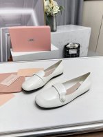 高品质出厂 MiuMiu 缪缪 24s早秋新品圆头平底玛丽珍高级感十足，鞋型圆润秀气，上脚超级舒服，非常显腿细，巨好穿，学院风通勤风可爱风都能驾驭 真的越看越上