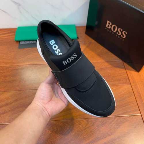 Boss 出品复古风运动鞋，选用混合面料设计而成，带人造皮革饰边、徽标细节和双色外底 ,38-45码帮面材质:合成革 弹力布面料