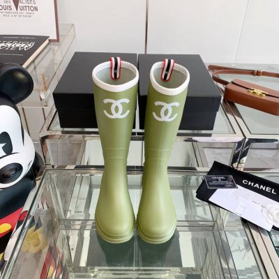 CHANEL雨靴新色 22FW 走秀最新发布仿佛真的走进了城堡开始期待着秋冬很好看，舒服又轻便 真的推荐码数:35-40