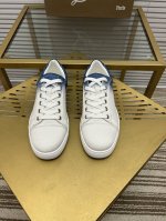 定做款 出厂价 。christian louboutin CL红底鞋 专柜系列，情侣休闲板鞋 独家热款发布活动乳胶垫脚成品大底车线女35-40#男38#-46,
