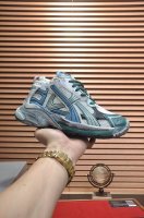出厂价 顶级版本 Balenciaga 巴黎7.5 巴黎世家 最新配色潮流复古休闲鞋 通过溢胶、做旧、缝线等细节， 展示了设计师 Demna 的运动鞋风格， 用