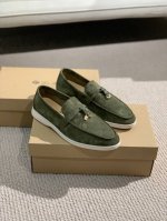 羊京高版本， 年升级流苏单鞋版。 意大利手工品牌 Loro Piana 诺悠翩雅主要专注 手工鞋 材料都是采用进口羊京超级舒适的乐福鞋 当下早就火爆全球 面料进