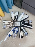 出厂价 普拉达prada 米兰展新品男鞋出炉了，官网新款：1制作原版，续写魅力传承，创新与致敬年轻时尚的你必须拥有活动垫脚无臭脚；进口反绒牛皮搭配耐磨橡胶底；适