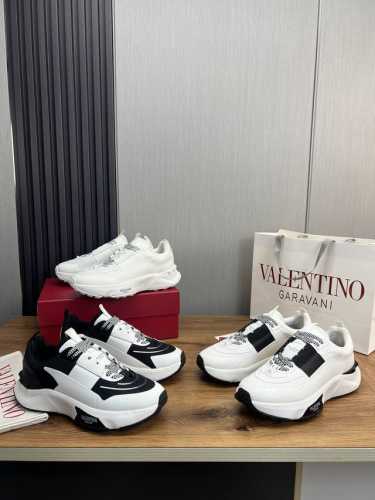工厂价 华伦天奴 Valentino 爆款热卖 专柜同歩1:1出货 进口牛皮拼接+舒适网内里 休闲时尚运动鞋 做工精致 原版原厂大底 38-44 45定做不退换