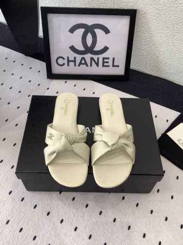 p340 Chanel新款早春拖鞋 高版本出货 这系列美得让人爱不释手 简约时尚休闲时髦 进口羊皮鞋面 羊皮垫脚 意大利真皮大底 Size: 35-39 (40