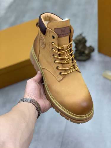 工厂价 实价 真羊毛 高品质 Ugg 爆款男鞋官方网同步正品品质不是一般市场仿货可比拟的鞋面为进口意大利磨砂牛皮，内里：垫脚级真羊毛只有a级才能显效果 手感柔滑