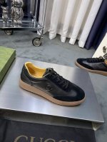 商品商标:Gucci 古奇 正码码数:38-44 商品材料:鞋面头层牛皮，进口猪皮内里猪皮垫脚，原版防滑橡胶大底，整体造型浑然天成，重新设计打造的经典板鞋，既舒