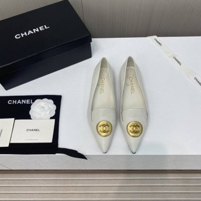 出厂价 Chanel2024早春香奈儿 经典双c金属饰扣 高跟凉鞋 7.5跟高 平底单鞋 大爆款，每期经典款都被抢光，超级柔软，上脚无敌柔软舒适，今年衣橱的to