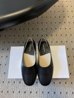 顶级版本 Maison Margiel* 25Ss极简圆头中空单鞋 小圆头的设计修饰脚型，中空给高脚背留足了空间！后跟鞋型收窄，让内收缩，避免上脚不跟脚的问题，