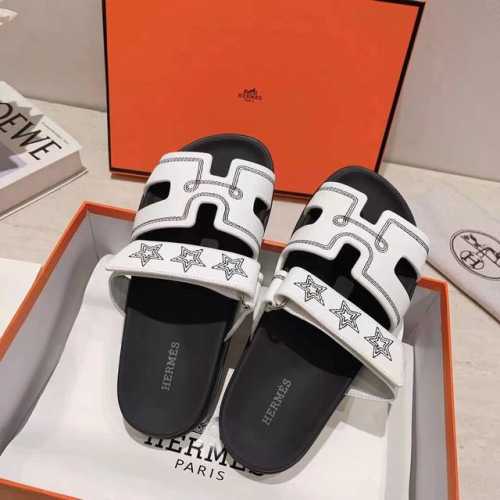 H家 Hermes 男女同款，最近火到不行的情侣款二舅鞋-星星刺绣款,搭配各种彩色袜子，潮爆了 鞋面：进口混种羊皮.鹿皮 内里：进口混种羊皮 大底：Tpu防滑耐