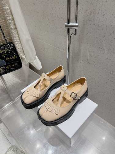 Maisom Margiela Mm6马吉拉经典分趾乐福鞋 这双热度超高的单品 必须人手一双入手了 不能错过的单品 炸裂了 独家原版购入开发 不能错过的一款 鞋