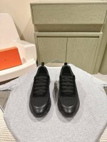 情侣款 莞产 Hermes 爱马仕作为奢侈品牌中的巨头，所出的单品一直备受大家欢迎！今天这款bouncing休闲运动鞋，一上市更是让人爱不释手！ 渠道是国内组装
