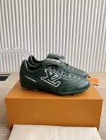 市场最顶级 25ss 春夏季新款 情侣同款球鞋 穿上就是时髦精这款 Footprint Soccer 运动鞋于2025春夏系列时装展中亮相，是Pharrell