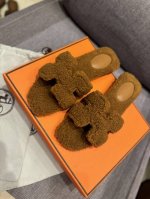 出厂：Hermes 爱马仕 秋冬新款 休闲家居外穿毛毛拖鞋时尚潮流最新款泰迪羊毛h拖秋冬款平底毛拖，上脚超百搭暖底，女主们的最爱！码数：35-42