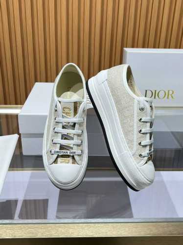 Dior迪奥2025Walk'n系列 金色刺绣厚底帆布鞋 休闲运动鞋原版购入开发 做货 这款 Walk'n'Dior 厚底运动鞋是一款时尚单品，提升该系列的格调