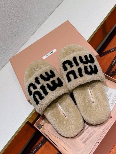 Miu Miu 缪缪 24Ss新款刺绣羊毛拖鞋 欧洲进口a级羊毛 与原版一致满鞋全部采用纯羊毛 鞋面和垫脚logo采用混种羊皮 大底与原版一样的tpu材质底片耐
