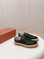 出 男款 Loro Piana 诺悠翩雅tennis Walk系列 Lp德训鞋 休闲 运动鞋 板鞋 原版购入开发 做货 这款新款绒面革网球鞋采用超低帮设计，适合