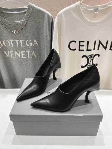 高版本出厂 BALENCIAG*巴黎世家2025ss春秋新款高跟鞋单鞋非常舒服的高跟鞋，极简设计理念，版型显瘦好穿颜值与实用性并存鞋面：进口胎牛皮内里：进口羊皮