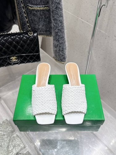 代购级 Bottega Veneta 2025春夏新款手工编织 Bv Knot系列金属跟拖鞋高跟单品~这款方头拖鞋简直Bv最新天花板啦 金属麻花跟 为了稳固耐穿