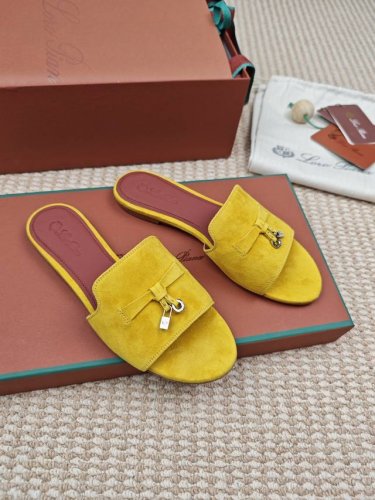 高版本 主打多色 LP新品发售Loro Piana 官网同款针织拖鞋｜采用 Wish 羊京面料制作｜鞋面采用独特针织面料制作工艺｜双层羊皮，垫脚丝绸羊皮，全方位