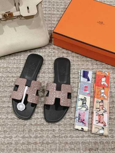 出厂价 钻面系列 Hermes 爱马仕h拖鞋oran凉鞋系列 时尚又百搭 超级舒服 每个细节都做到极致 原版麂皮 原版1:1独家私模鞋面 原版真皮沿条大底 包装