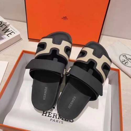 H家 HERMES 男女同款，最近火到不行的情侣款二舅鞋- 凉鞋,搭配各种彩色袜子，潮爆了 鞋面：进口混种羊皮.鹿皮 内里：进口混种羊皮 大底：Tpu防滑耐磨大