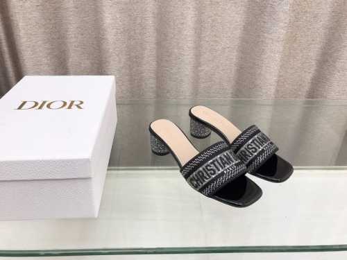 Dior 春夏新款dway平底一字拖拼色烫钻女鞋，Cd字母logo立体刺绣圆柱跟凉鞋，方头粗跟水钻圆柱跟凉拖鞋，原版开发市面顶级版本 鞋面：原版一致水洗牛皮电绣