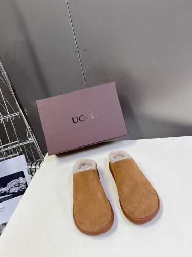 Ugg秋冬毛毛拖 Lisa 海莉 Jennie同款 一款增高神器～显高还又拉腿长 看多了经典款 需要一些点缀 成为寒冬流行穿搭的主流趋势 漫长的冬日还有什么比舒