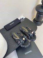 350 chanel 25C New Arrival～ 小香25早春厚底人字拖 太美了吧，，无法抗拒呀 丝绒的质地也很赞，鞋底牛皮的 内里羊皮 面专用绸缎布料