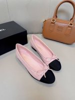 开香啦！Chanel 香奈儿24P新款，真心好看，尤其搭牛仔裤和短裙的时候，真心爱了！经典链条搭配，脚面包裹感也很好，異常的好穿！图片都拍不出她100%的美貌！