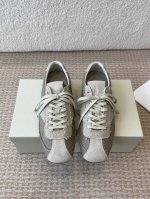 unfolio春夏 25新品Cross-Trainer系带低帮运动鞋文咏珊张小斐众多网红 明星同款 超级如软舒适面料：进口牛反绒 进口牛皮 内里羊皮布料拼接 大