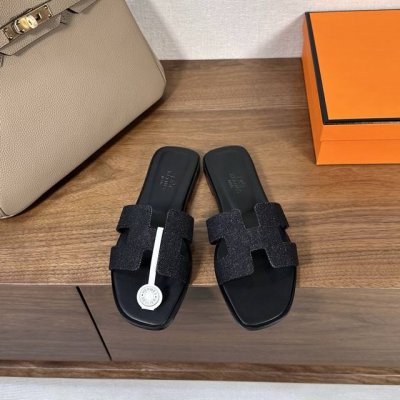 出厂价 ，牛仔布Hermes 爱马仕H拖鞋Oran凉鞋系列 时尚又百搭 超级舒服 每个细节都做到极致 原版麂皮 原版1:1独家私模鞋面 原版真皮沿条大底 包装: