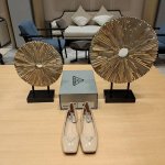 金属镜面系列 顶级包装配套最高版本 PRADA 2024普拉达春夏新品， 顶级版本 实力来袭！ 原版做法，后带与鞋面不断格 复古可爱普拉达玛丽珍裹脚后带平底小单