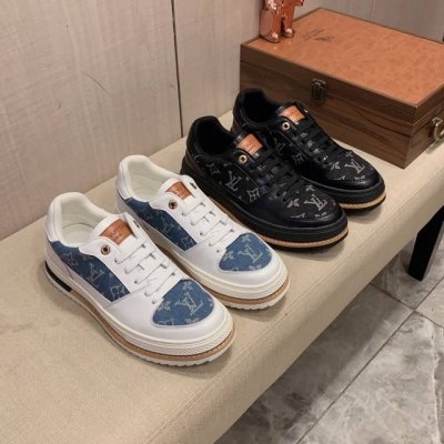 新款: 厂价: Lv* 最新爆款休闲鞋，顶端品牌奢侈～代购，顶级～质量。鞋面選用进口透气牛皮搭配材质透气羊皮垫脚 精细做工。原版个性时尚柔软橡膠耐磨防滑大底，上