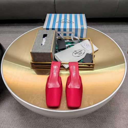 T台秀场穆勒鞋 真丝凉鞋系列 顶级包装配套最高版本 PRADA 普拉达新品， 顶级版本 实力来袭！prada24“T台秀款”,主推热卖款式，真丝材质穆勒系列春夏
