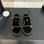 CHANE*｜小香25C春夏新品度假厚底链条双C爱心凉拖拖鞋这一季度假凉拖系列真的超美 搭配链条双C五金装饰 简约百搭上脚超级美的 怎么看怎么好看 Go 材质：