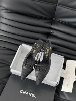 Chanel Vintage中古系列凉鞋简约而不简单的款，上脚特别显脚细。鞋面定制面，内里垫脚羊皮，真皮大底。跟高7Size:35-39 其它码数定做