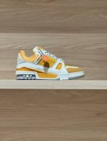 专注好品质——顶级出品 柠檬黄实拍——代购级Trainer 24Fw新色 原版精准Cp！鞋型无限接近，精细工艺出品 一如既往地好货出炉！原版材料定制！面料原版牛