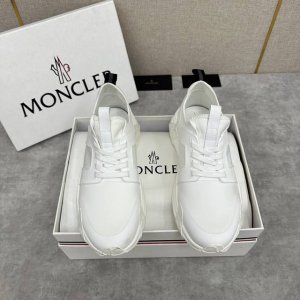 Moncle* 蒙口 拼接厚底运动鞋 官方售价rmb Lunarove低帮运动鞋彰显现代百搭风范 这款运动鞋沿袭品牌一贯的机能风格:黑白配色玩转街头酷感，采用氯