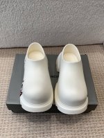 Balenciaga 25ss 春夏季 新款 顶级版本原版开发 极致轻量化！众多国内外一线潮流明星上脚加持！时髦又兼具舒适感，上脚还很显白！夏天超级好搭配Siz