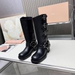 官网同步miumiu缪缪 高版本原版定制fw24 西部 美拉德风 复古 机车 马丁靴 系带 做旧 骑士靴 短靴 长靴 这款简约的皮革短靴设计精致，结合鞋面孔眼设