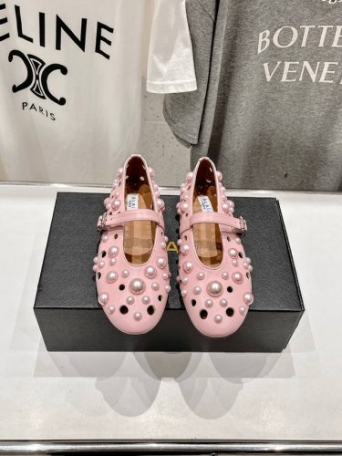 高版本出厂 独家新品 Alaia 阿莱亚24Ss 走秀款糖果色网面平底芭蕾舞鞋 最近超火的一款平底鞋 章小蕙同款 甜酷芭蕾风 人气超高的一款芭蕾舞鞋，浪漫又迷人