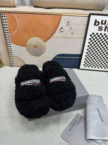 顶级版本 厚底真羊毛！新色！Balenciag 巴黎世家潮品毛拖 ！ 最新的 Political Campaign 徽标刺绣！高级感满满当当！ 欧美名媛 明星