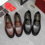 商品商标：Valentino 华伦天奴 商务套脚皮鞋正码码数: 39－45商品材料：精选 牛皮鞋面 羊皮内里 橡胶防滑大底