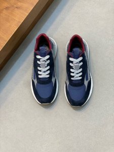 Berluti Skyrunning皮革与尼龙运动鞋｜装饰性手工缝线｜印花小牛皮细节｜后帮采用麂皮小牛皮｜网眼衬里和轻盈衬垫侧边，格外舒适｜超轻橡胶外底｜与Vi